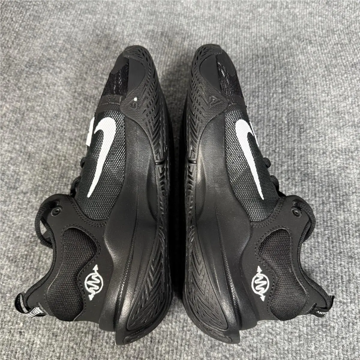 Nike shoes - Black 3