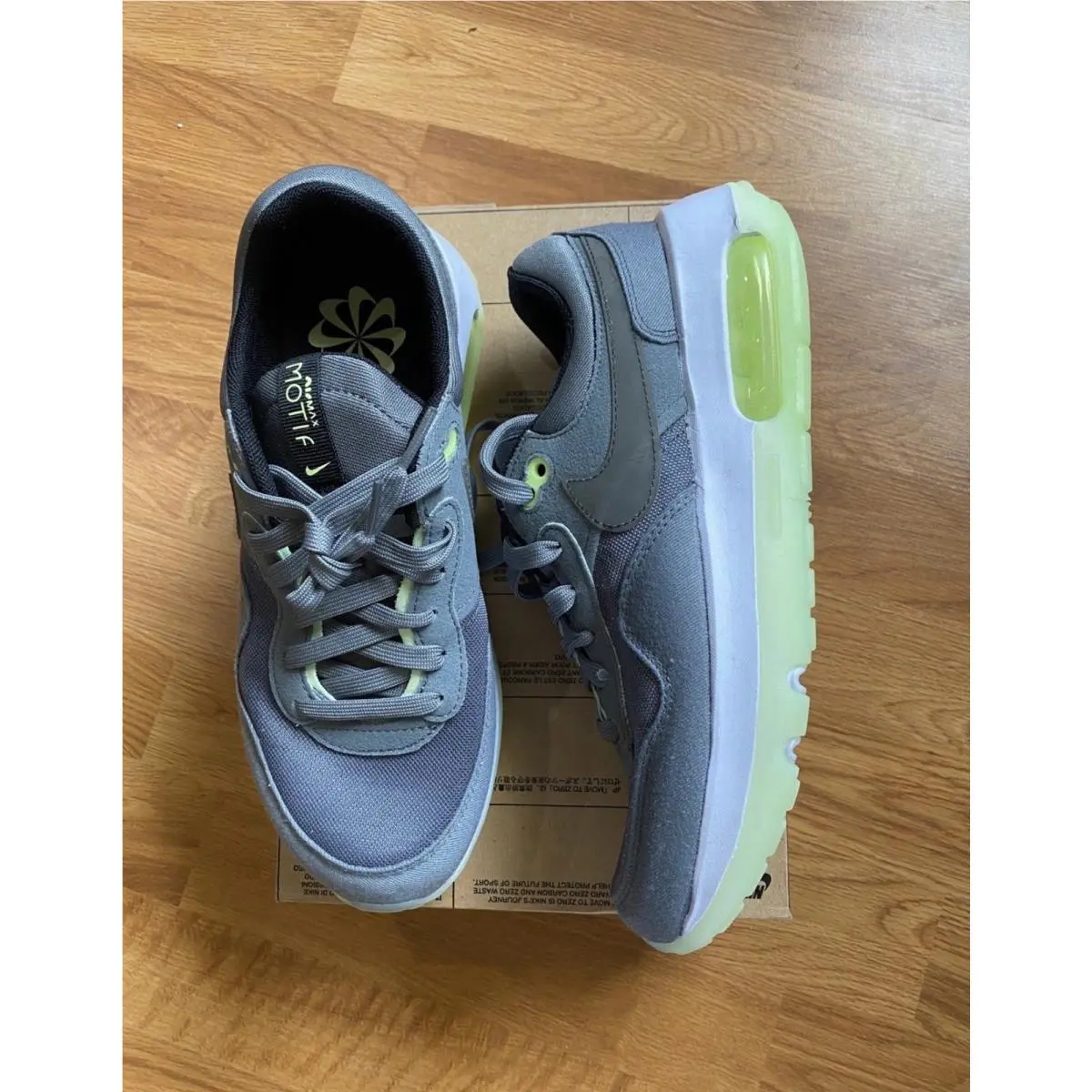 Boys Nike SZ 6.5Y Shoes Air Max