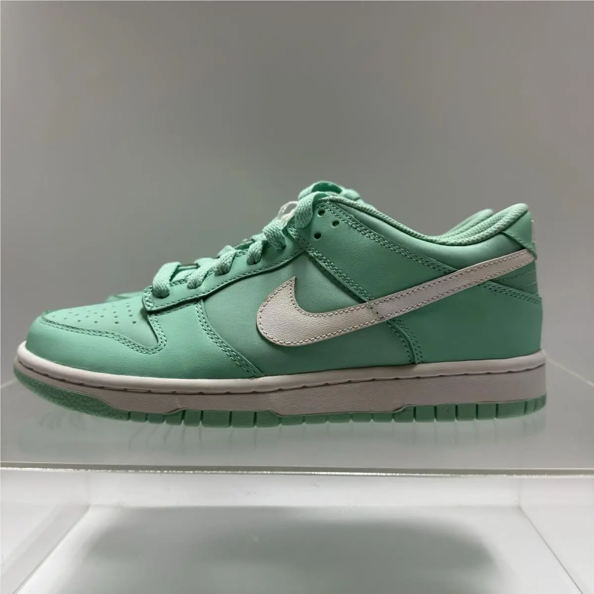Nike Dunk Low GS Emerald DH97651-302 Size 6.5Y Youth / Women’s Size 8