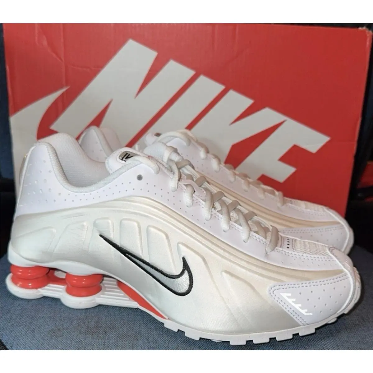 Nike Shox Size Youth 5 Women’s 6.5 White/ Phantom/ Red