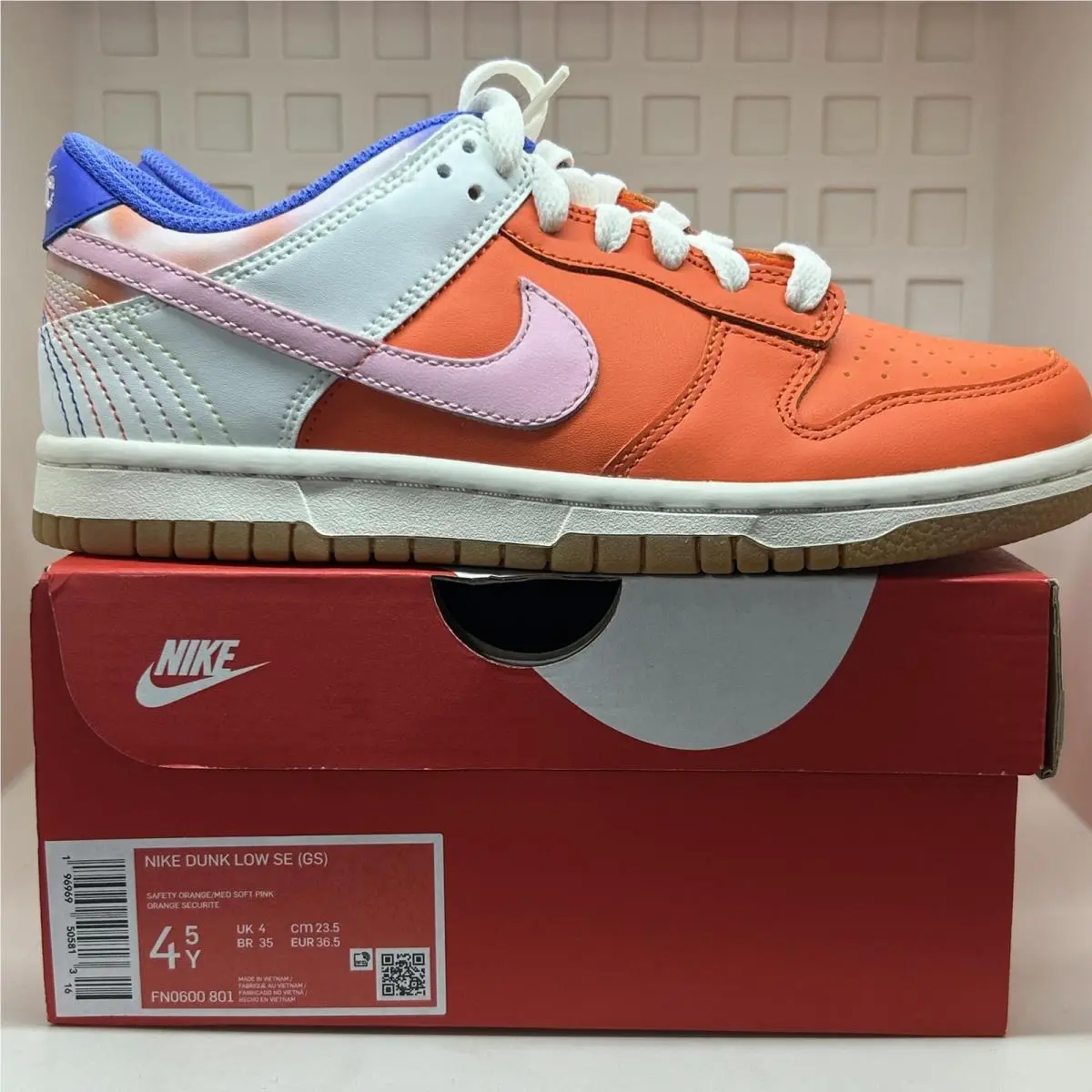 Nike Dunk Low SE Shoes Youth Size 4.5 Safety Orange Soft Pink Gum GS FN0600-801