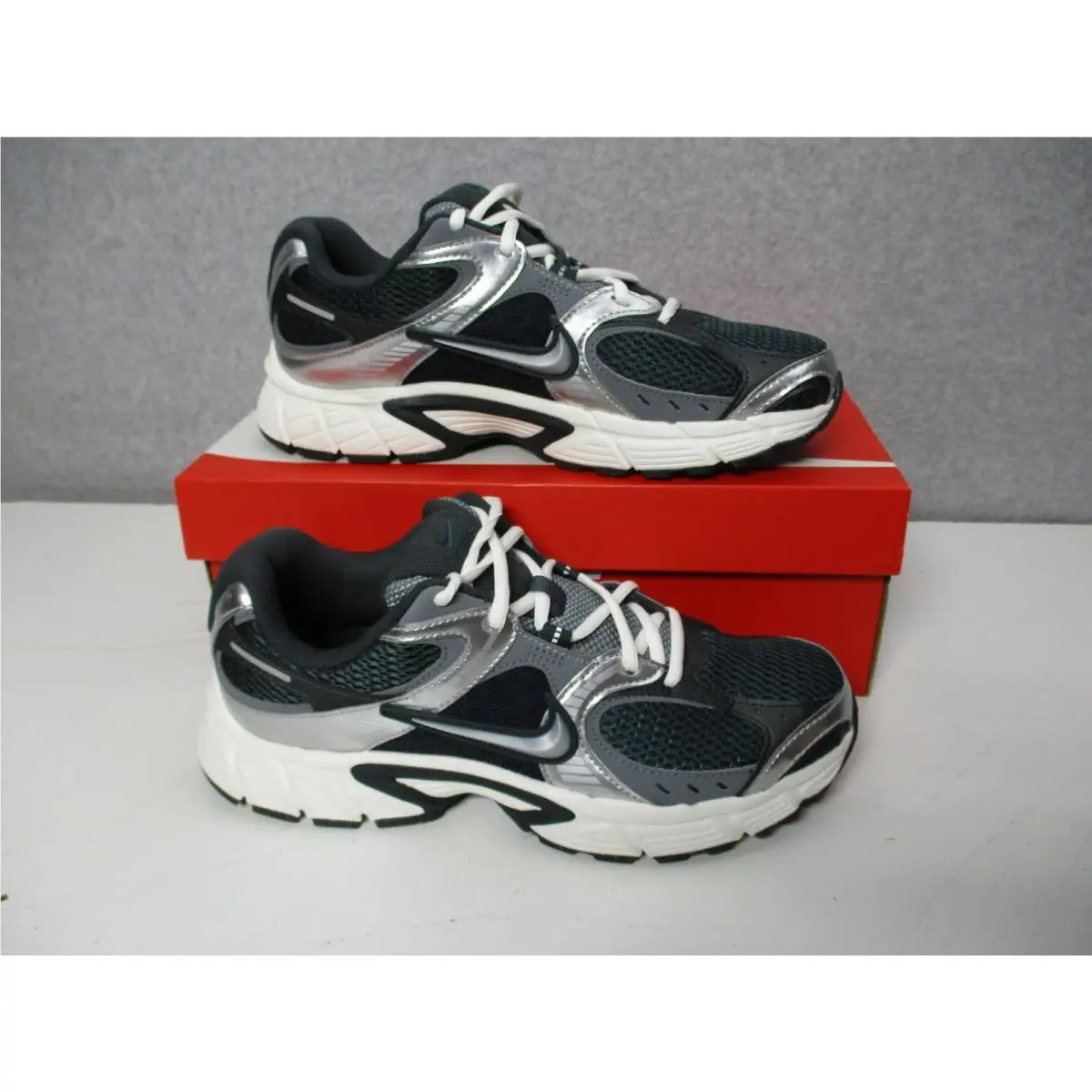 Nike shoes - Nike V5 RNR - RNR - HQ7901-300 - Silver 0