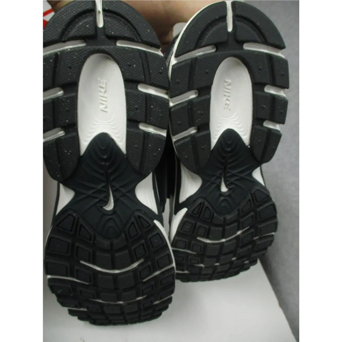 Nike shoes - Nike V5 RNR - RNR - HQ7901-300 - Silver 5