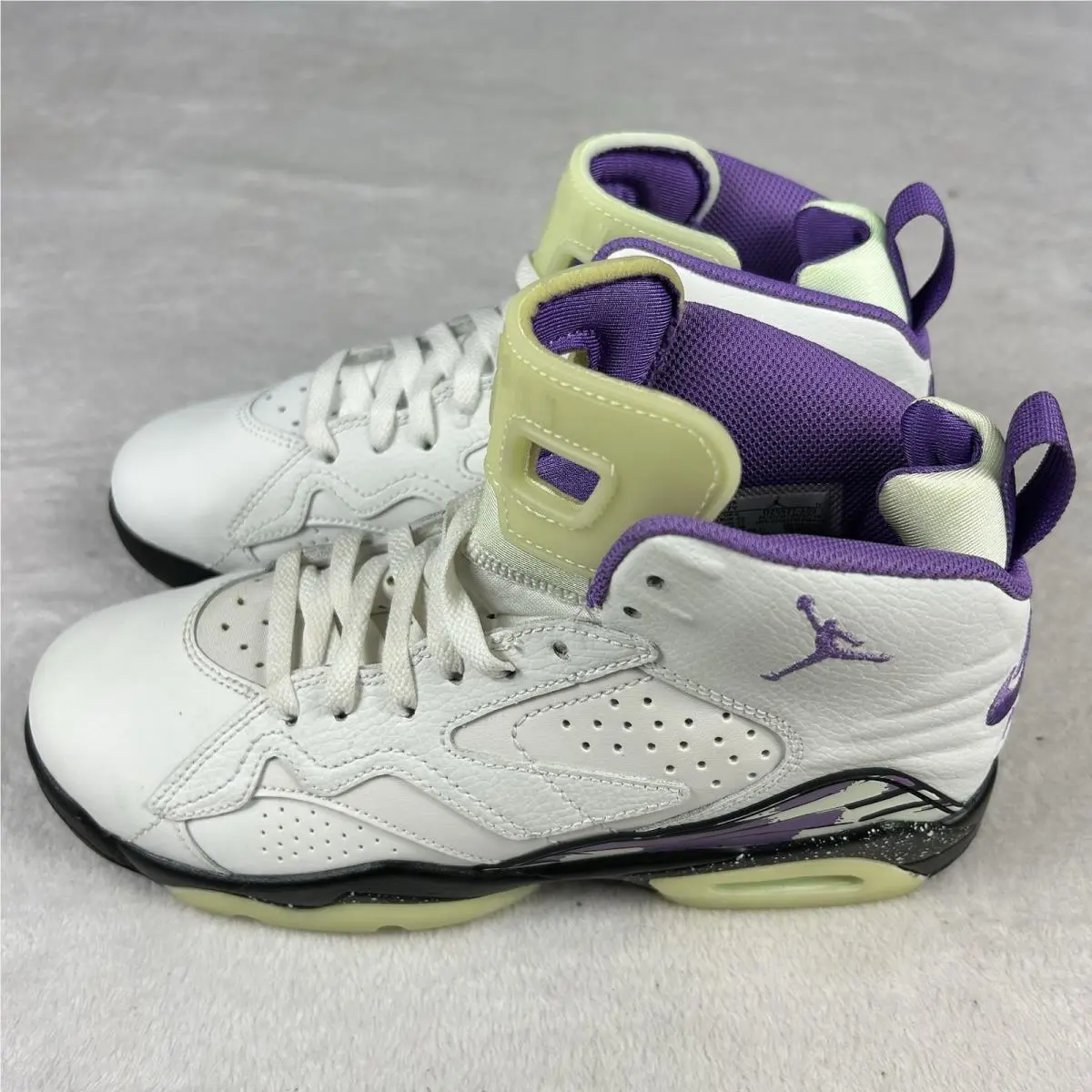Nike shoes - White (UPC: 0197597036472) 0