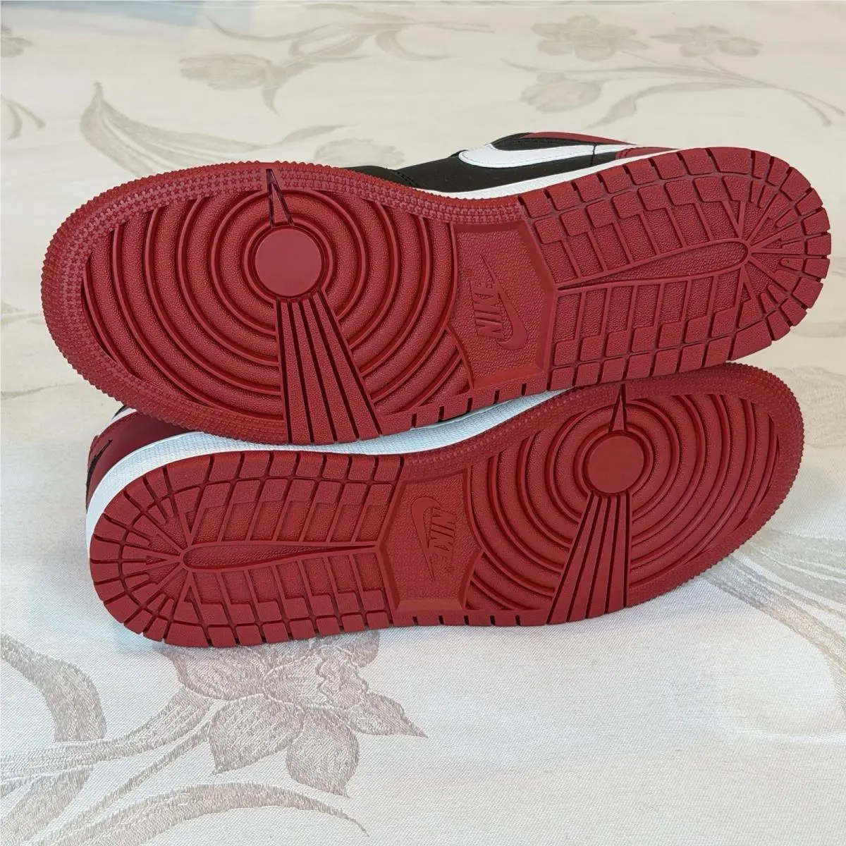 Nike shoes - Nike Air Jordan 1 - Air - 553560-066 - black,red 2