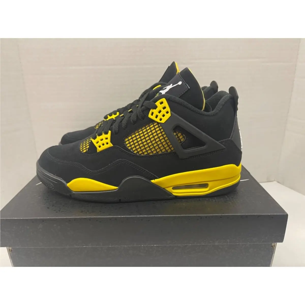 Nike Air Jordan 4 Retro Thunder Mens Size 10.5-NIB Black and Yellow Basketball
