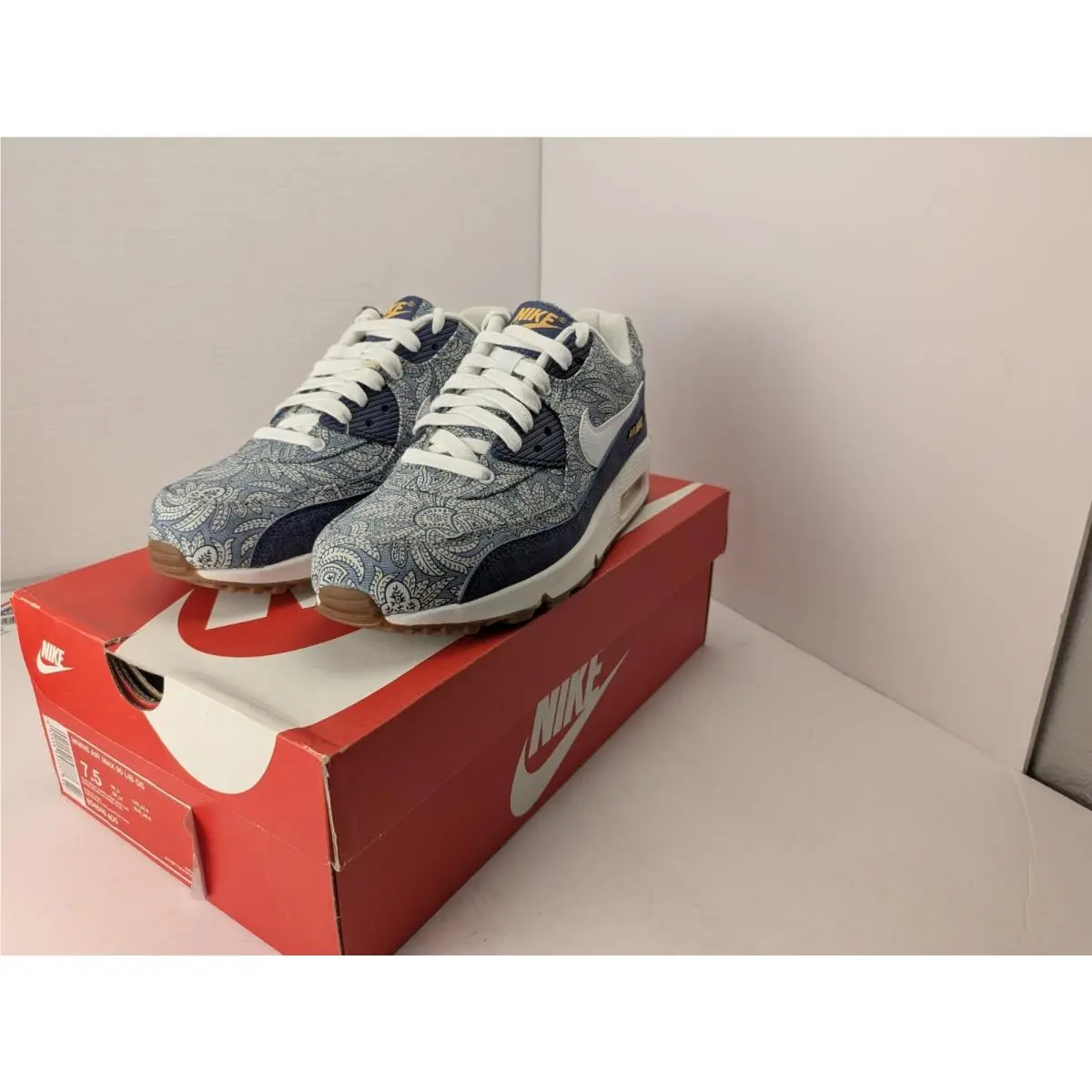 Size 7.5 - Nike Air Max 90 QS Liberty W