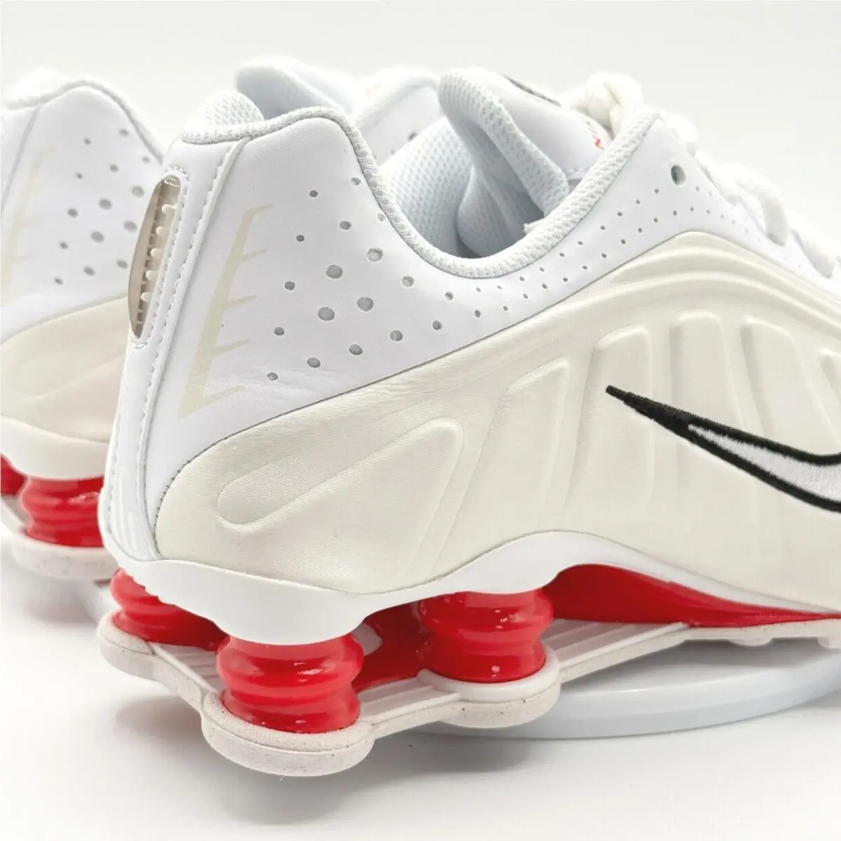 Nike shoes - Nike Shox R4 - Shox - White 1