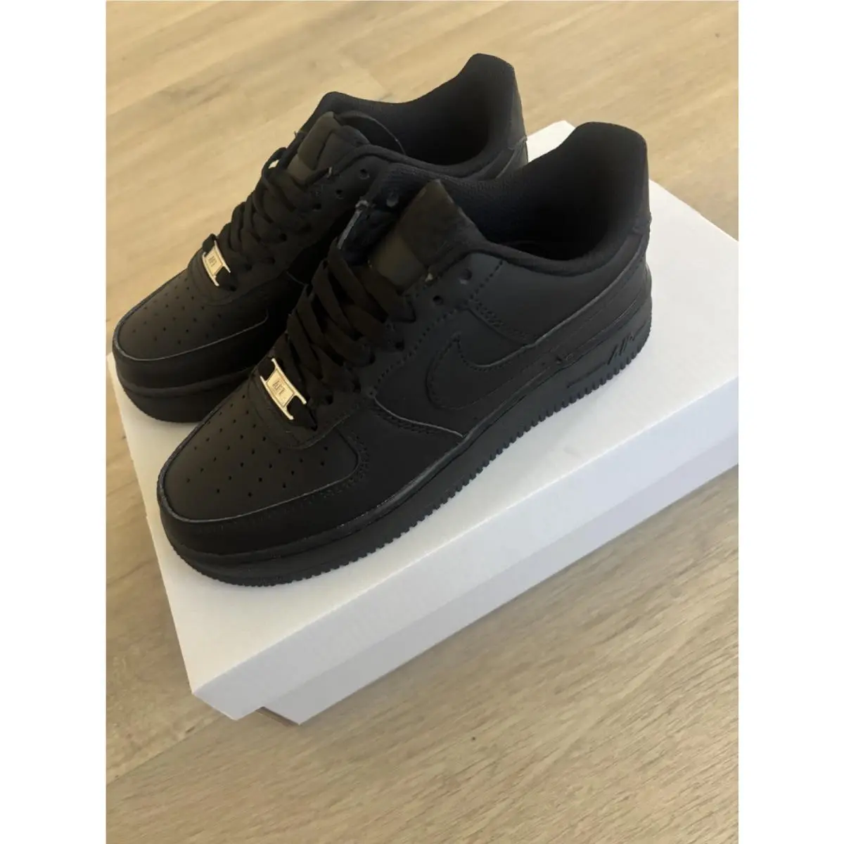 Nike Air Force 1 `07 Triple Black Shoes Sneakers US Women`s Size 7.5