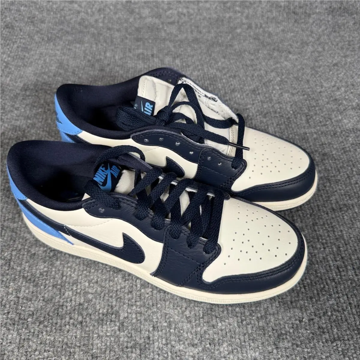 Nike shoes - Air Jordan 1 - Air - White 0