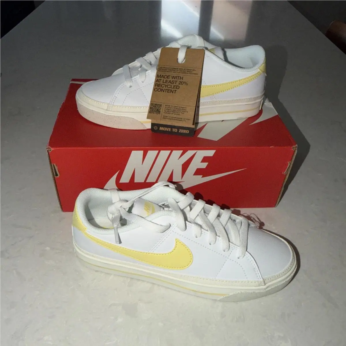 Nike Women’s Leather Shoes White Soft Yellow Court Legacy DH3161-111 Size 6.5
