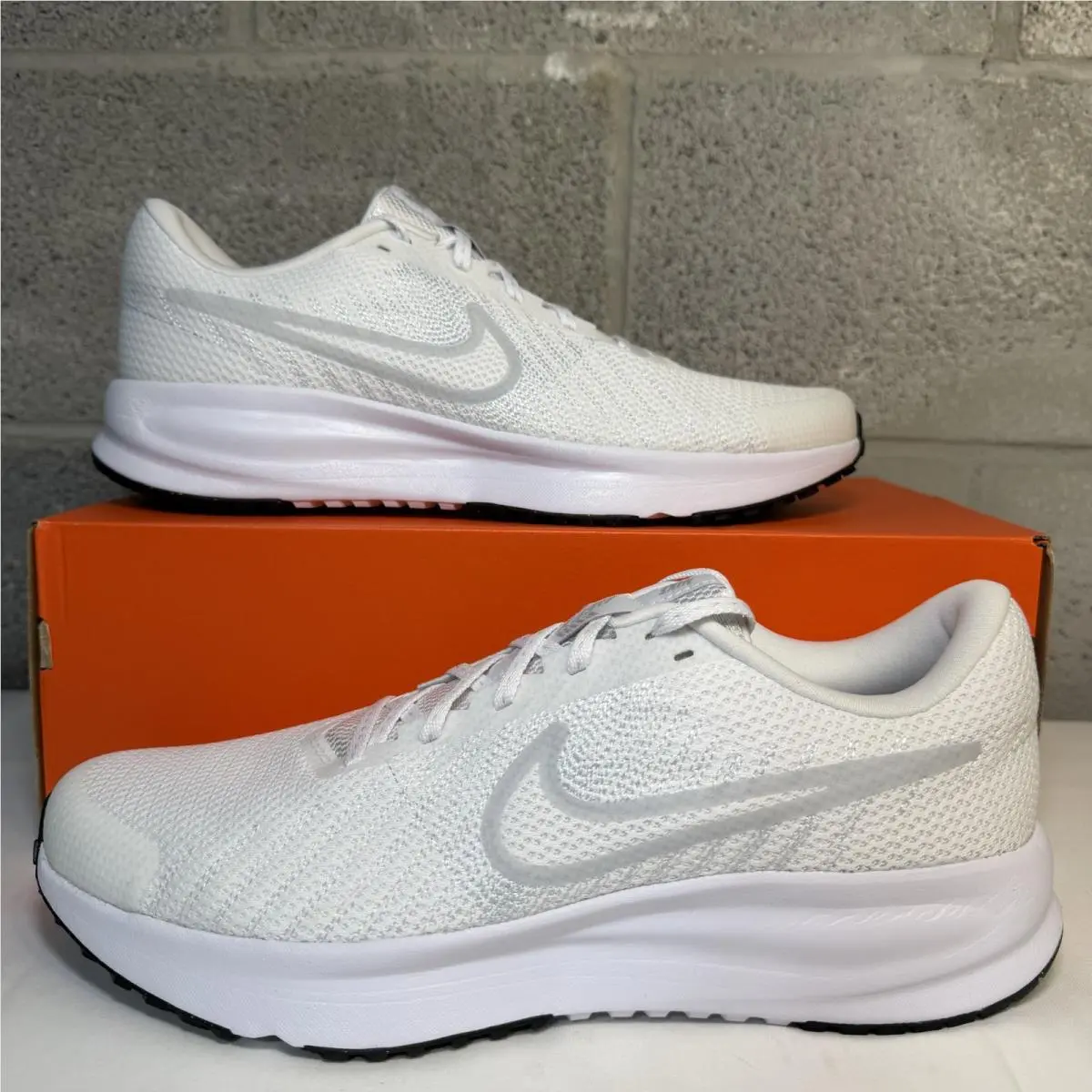 Nike Run Defy Color White /pure HM9593-103 Men`s Size 10.5 Women`s 12