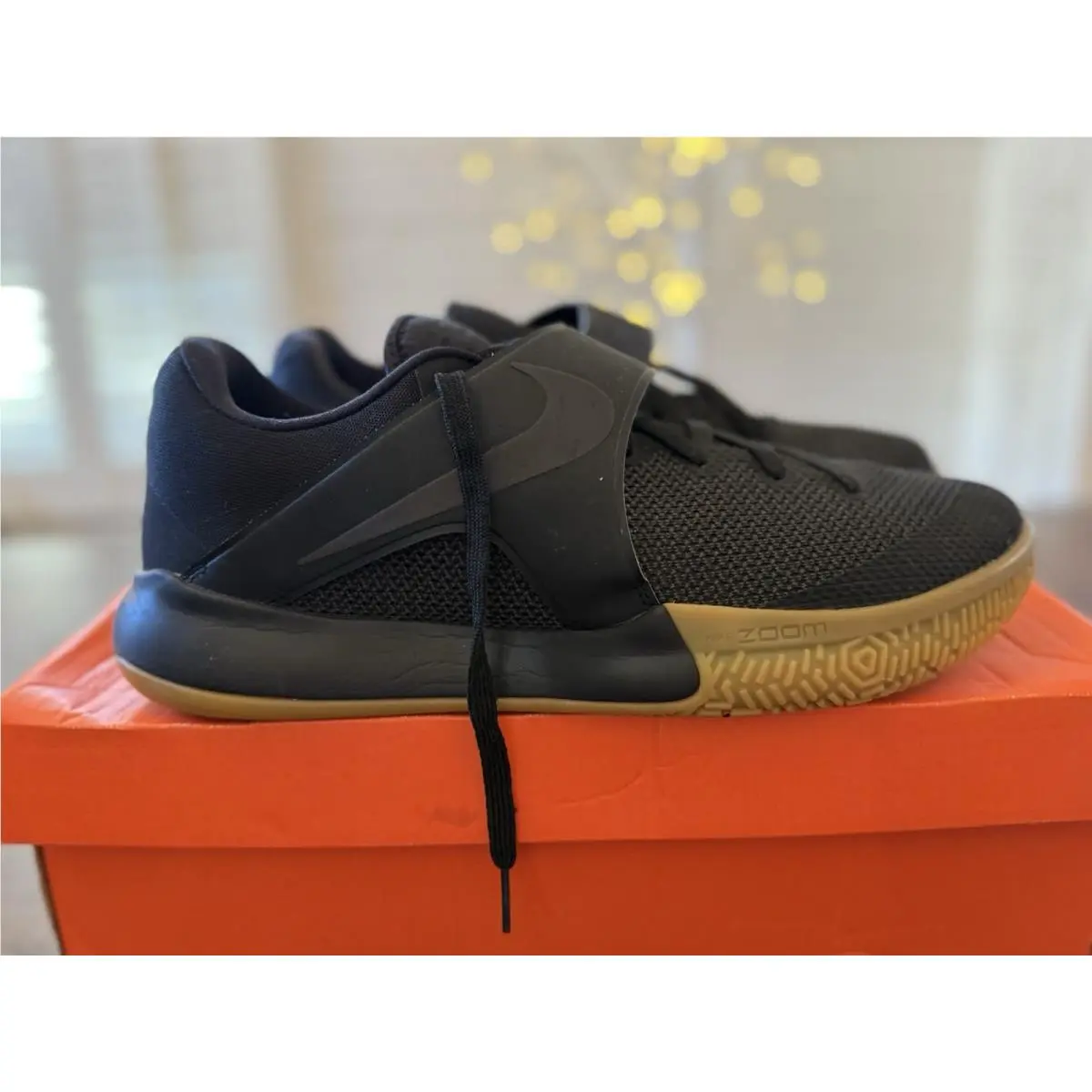 Nike Zoom Live Men`s Size 12 Black Low Top Sneakers Shoes 852421-011