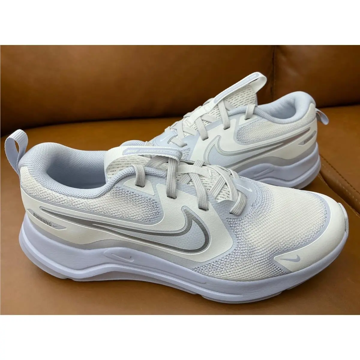 Nike Cosmic Runner GS Kids 4.5Y Platinum Tint Silver HM4402-010