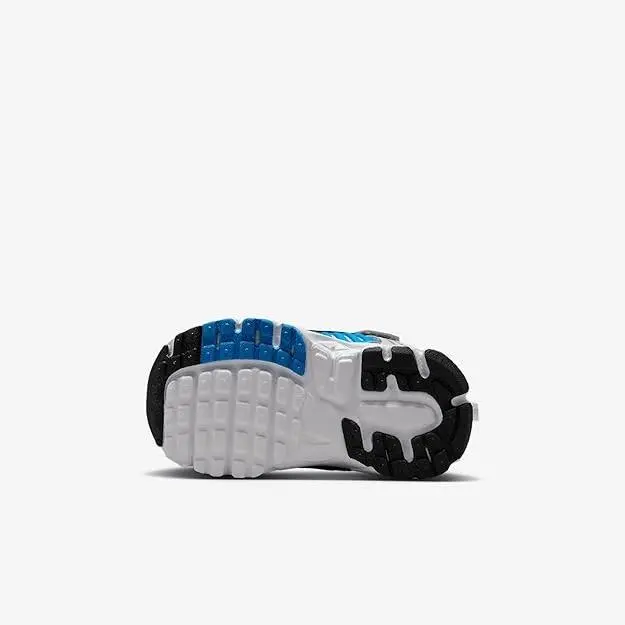 Nike shoes - HF7000 105 - HF7000 105 - White/Metallic Silver (UPC: 197863485737) 2