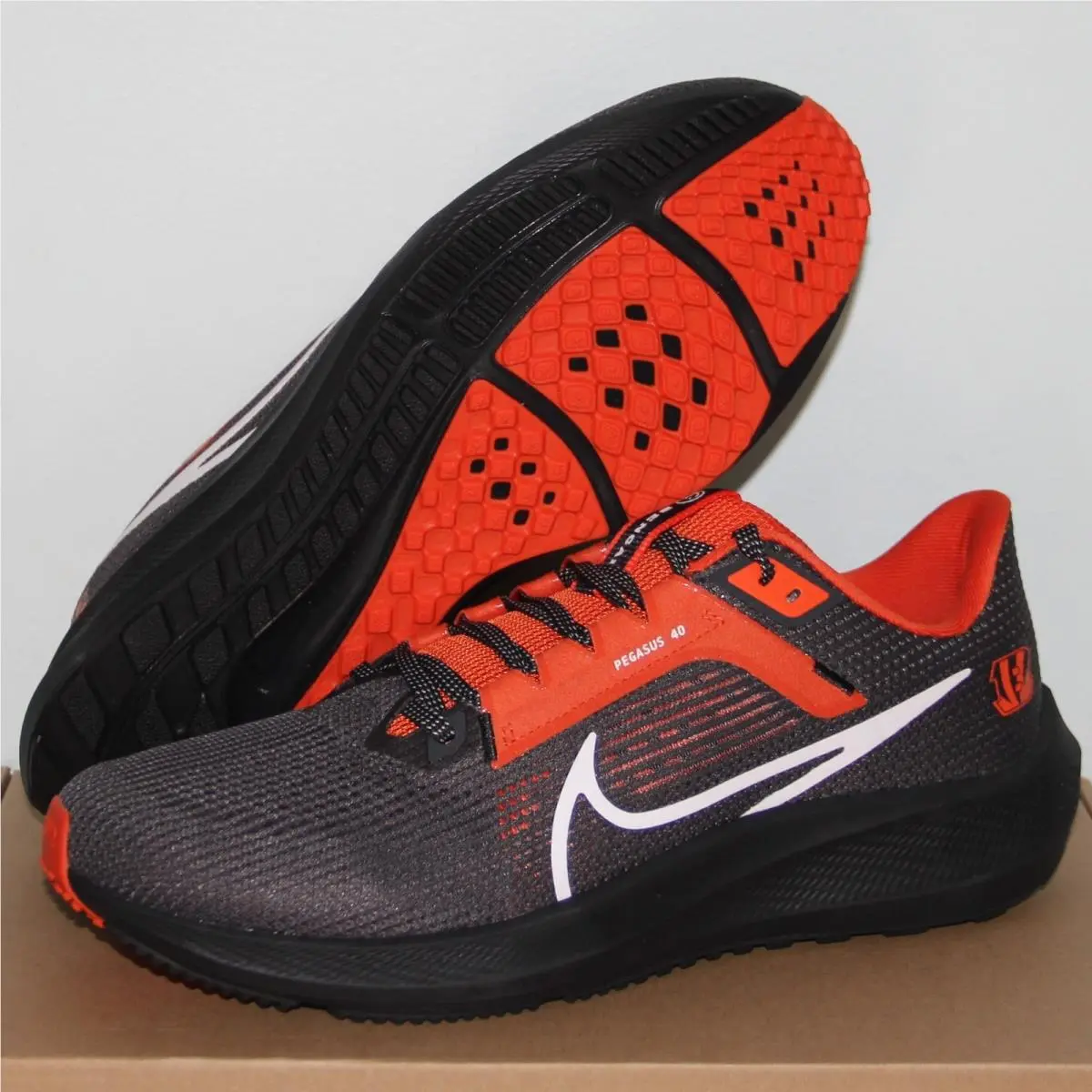 Nike Air Zoom Pegasus 40 Cincinnati Bengals Running Shoes Mens 9 DZ5942-001