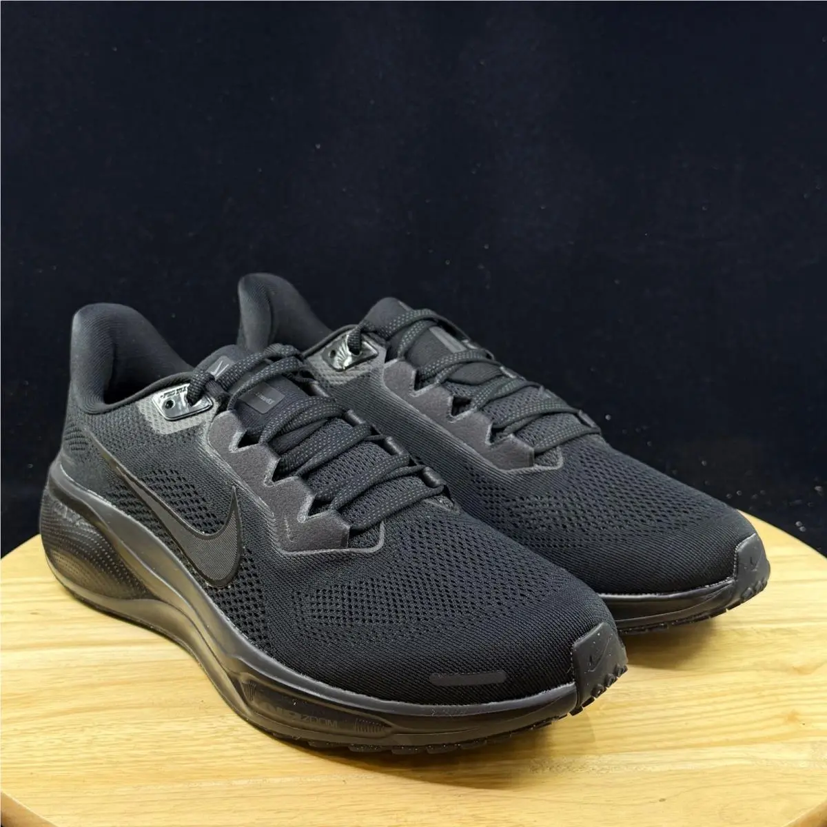Nike shoes - Black 3