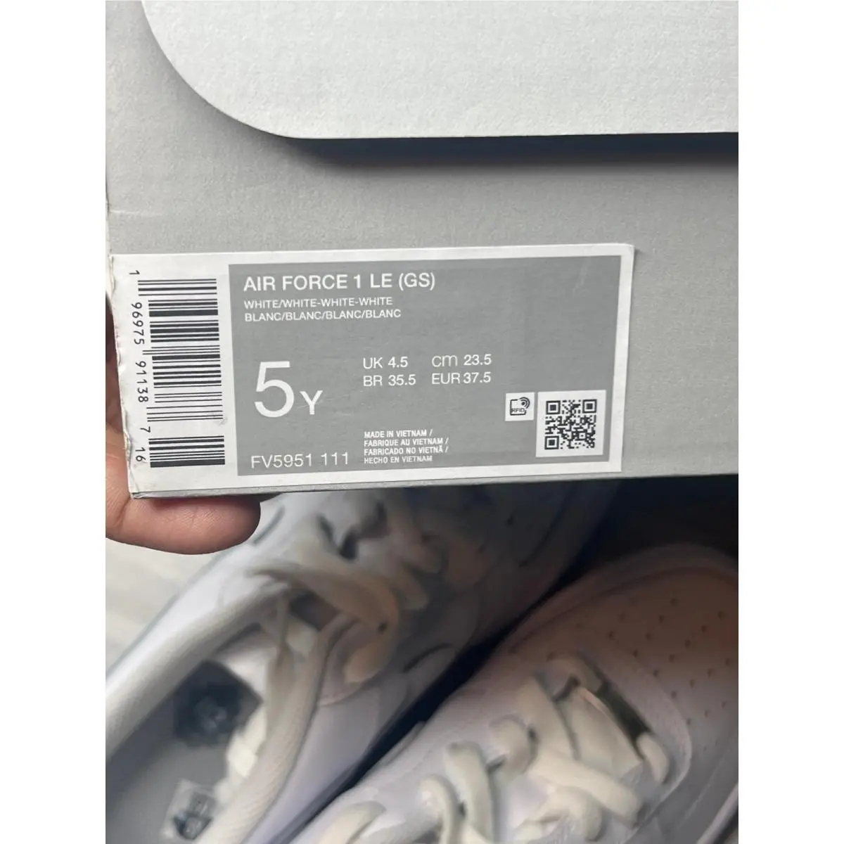 Nike shoes - White 4