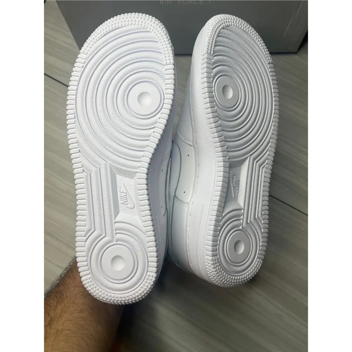 Nike shoes - White 3