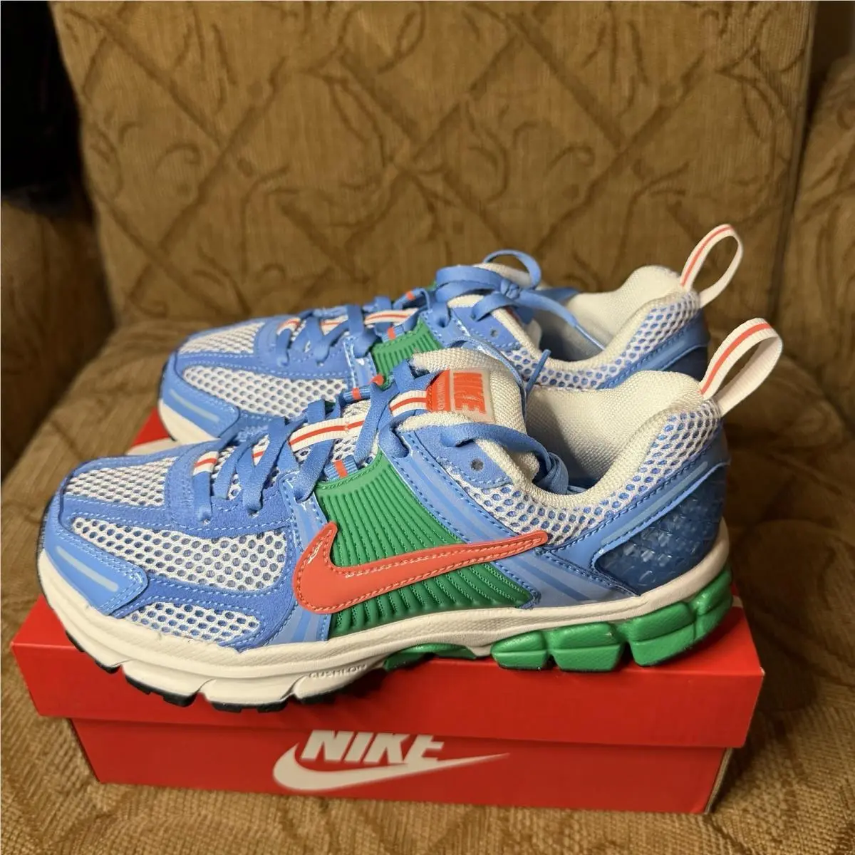Zoom Vomero 5 GS Running Shoes Youth Big Kids` Size 4.5 Y by Nike