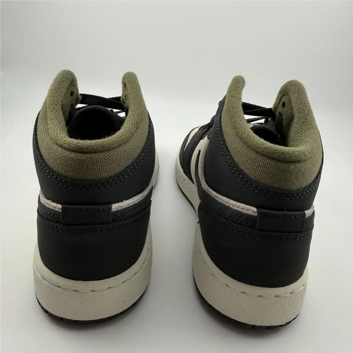 Nike shoes - Air Jordan 1 Mid Se Gs - Hv4399102 - Black (UPC: 0198482774332) 4