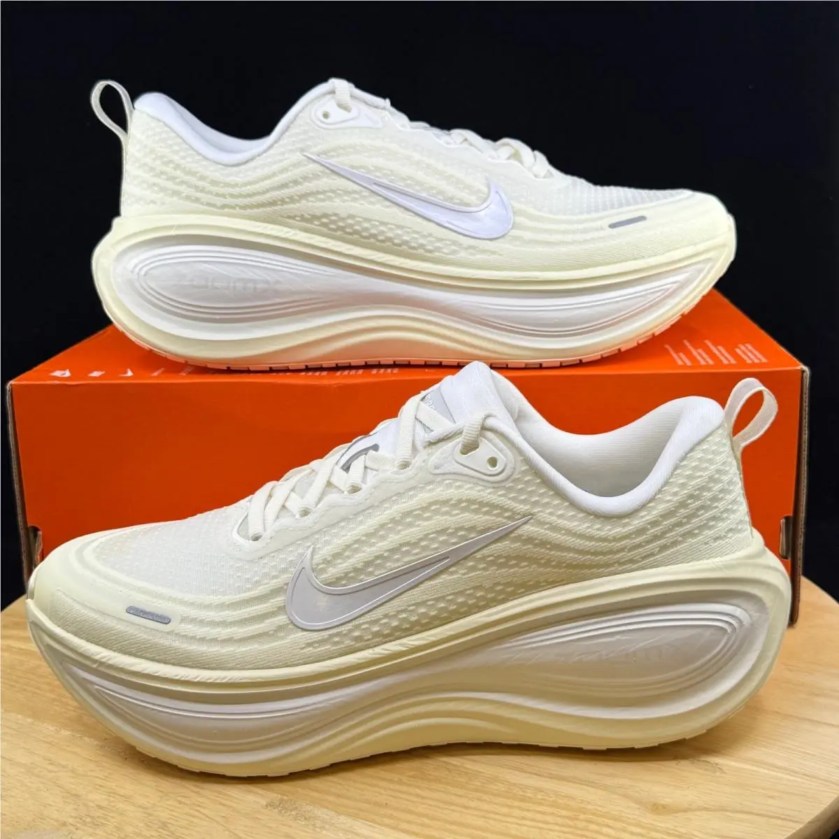 Nike Vomero Plus Sail Summit White Running Sneakers HV8154-105 Womens Size 9.5