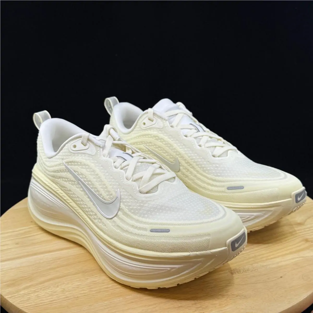 Nike shoes - White 3