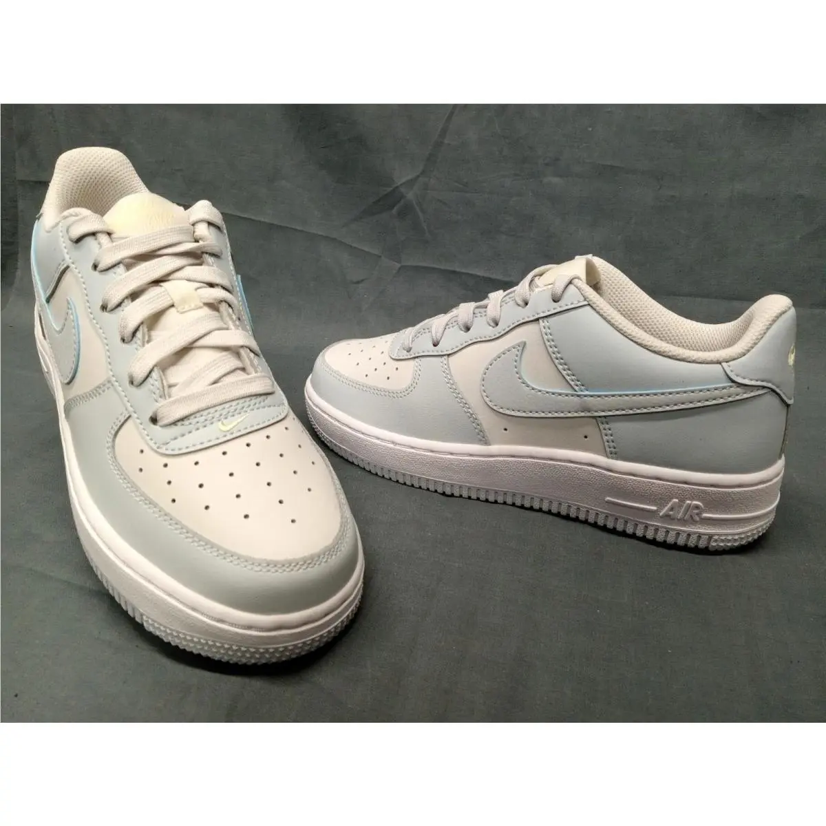 Nike Air Force 1 GS Platinum Tint Aura Alabaster Boys Size 4.5