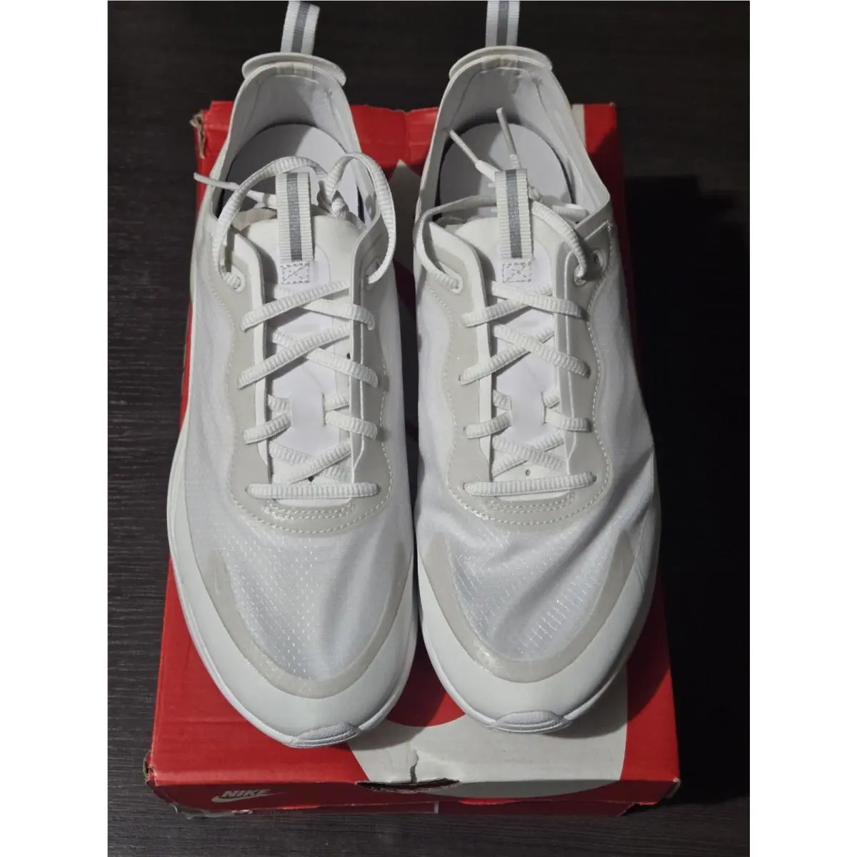 Nike Air Max Dia SE Womens Size 9 White Metallic Silver AR7410-105 Dmg Box