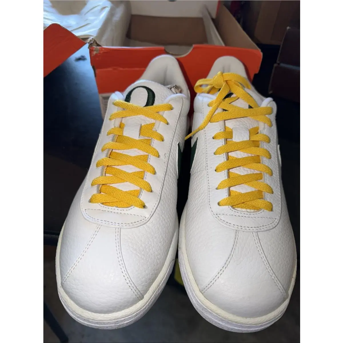Nike Air Bruin Max College Oregon Ducks Shoes Men`s 10.5 White Yellow Green