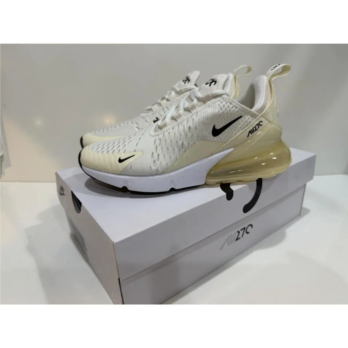 Nike Air Max 270 Women`s Athletic Shoes Size 7