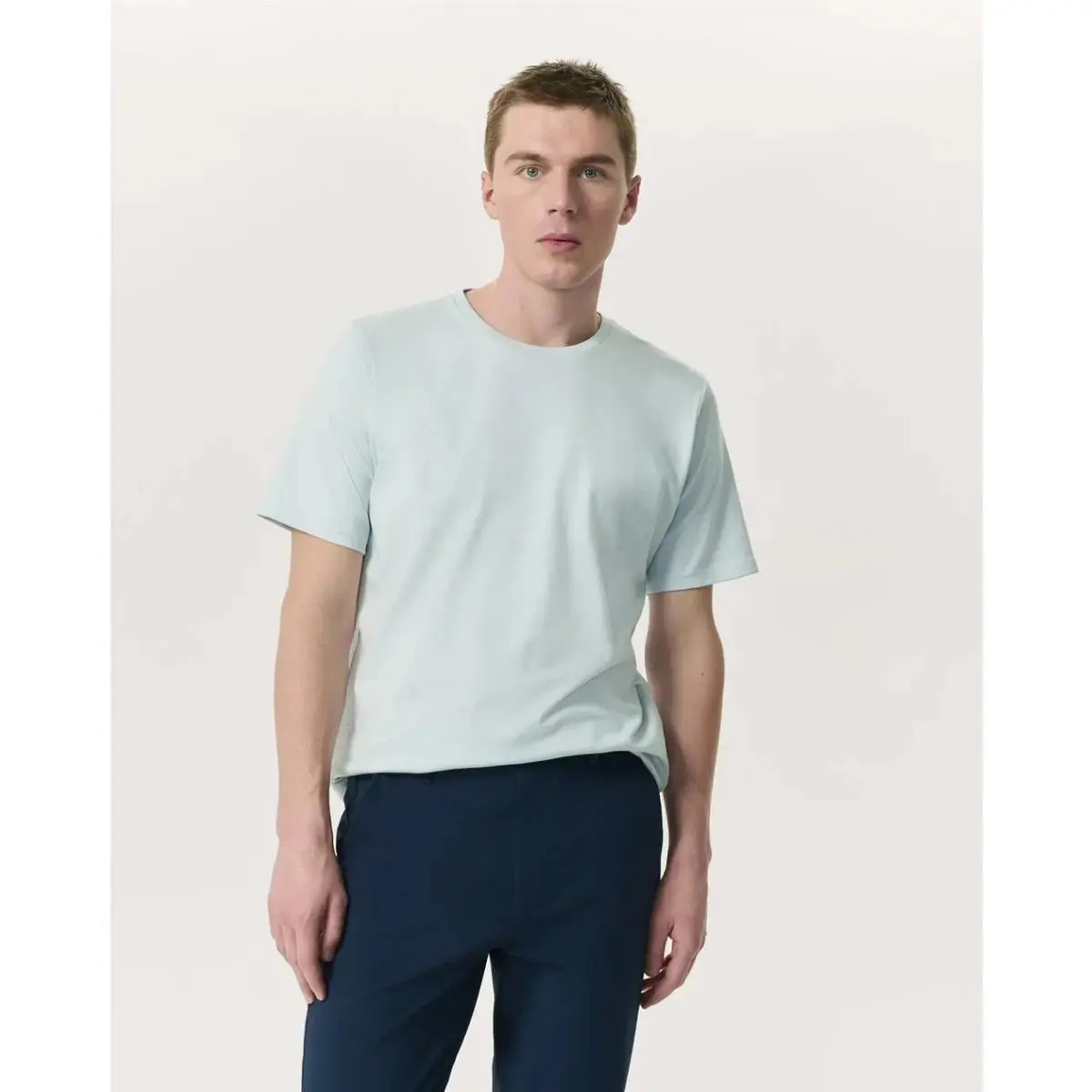 138 Rag Bone Men`s Classic Tee In Tech Jersey In Arctic Size: Medium