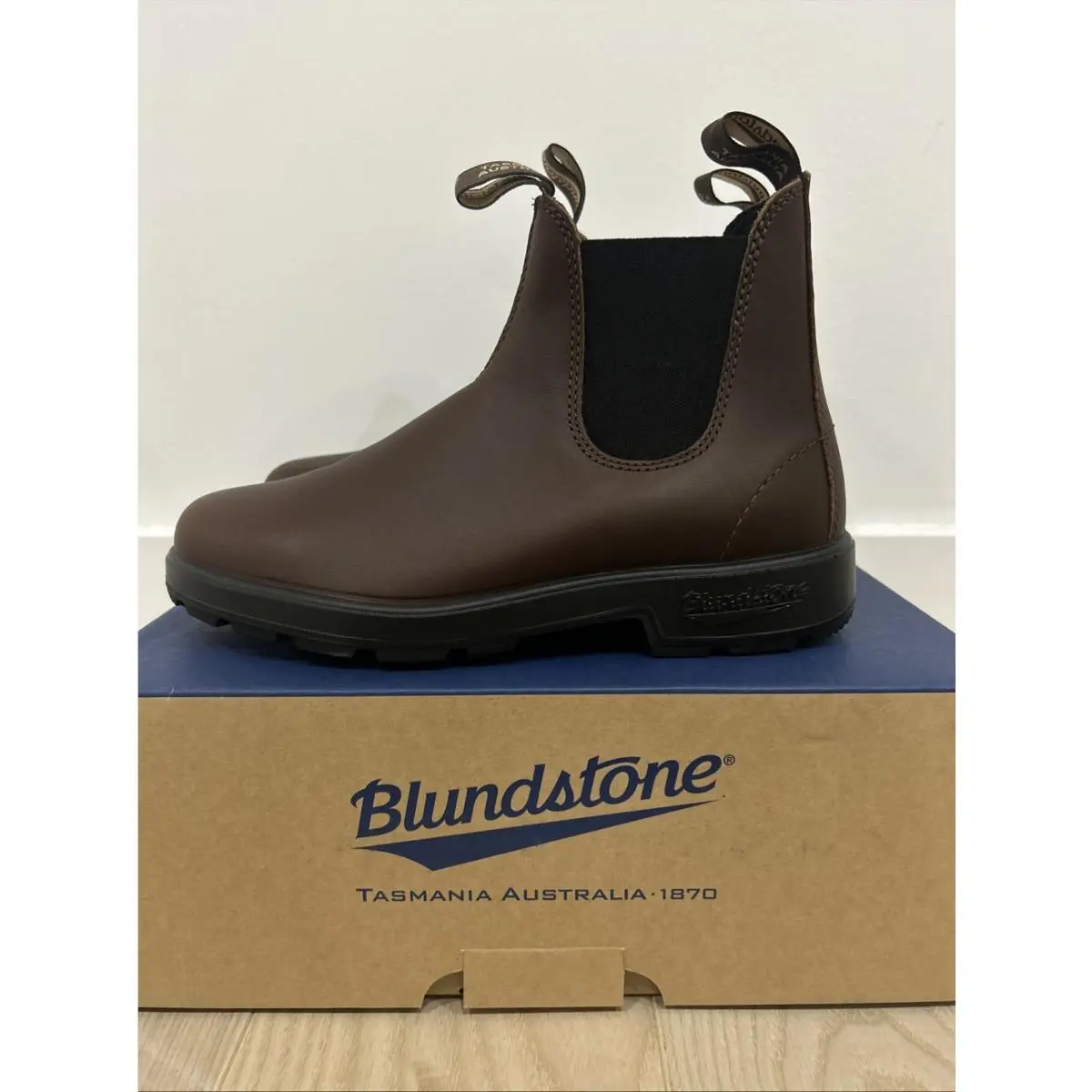 Blundstone 2305 Classic Chelsea Boot Sierra Brown Size 8 US Men/10 Womens