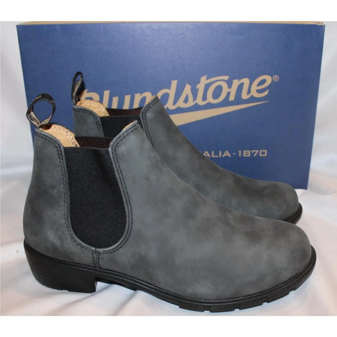 Blundstone 1971 Women`s Low Heel Chelsea Boot Women`s US 9 Rustic Black