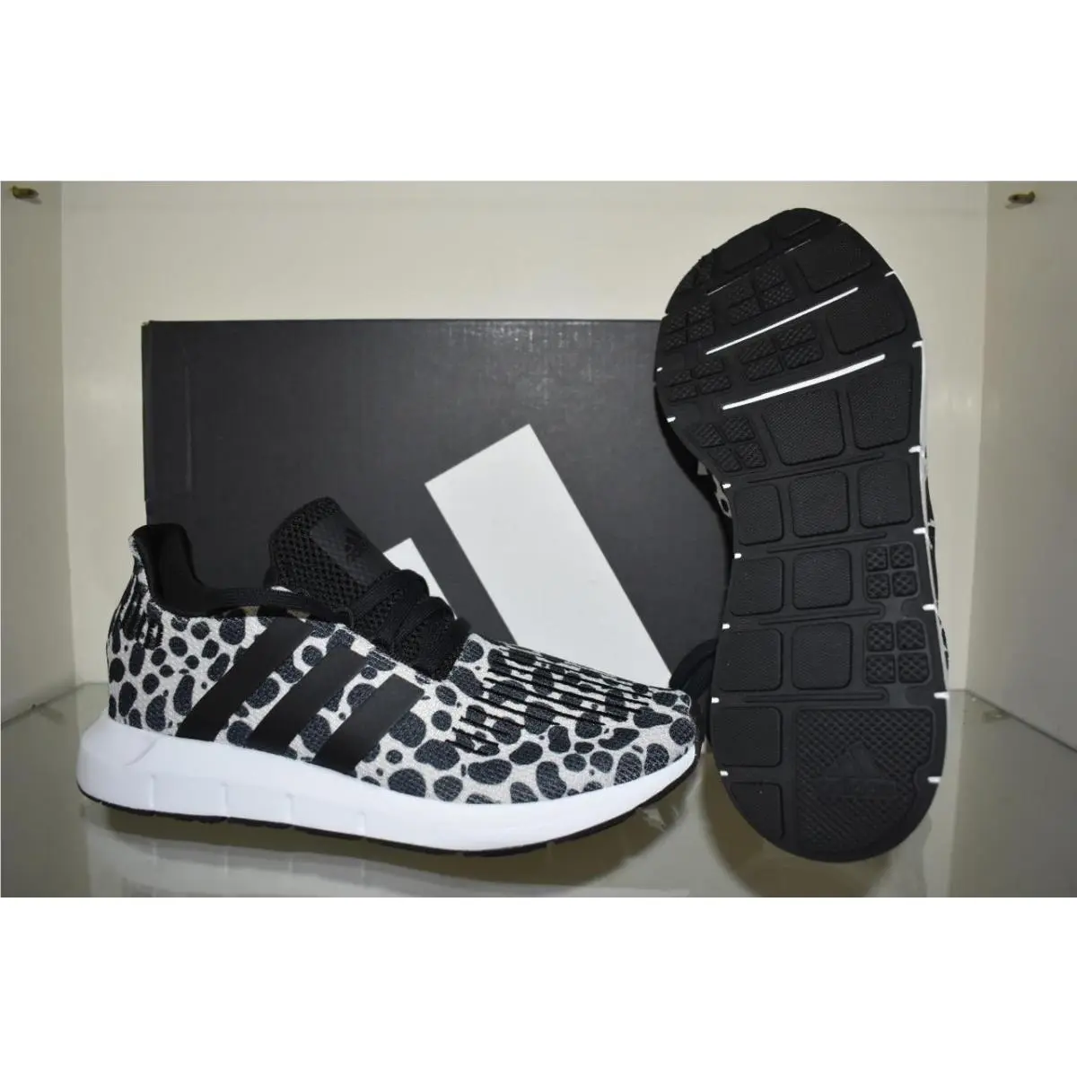 Adidas Women`s Swift Run 1.0 Shoes JR0634 Black/gray
