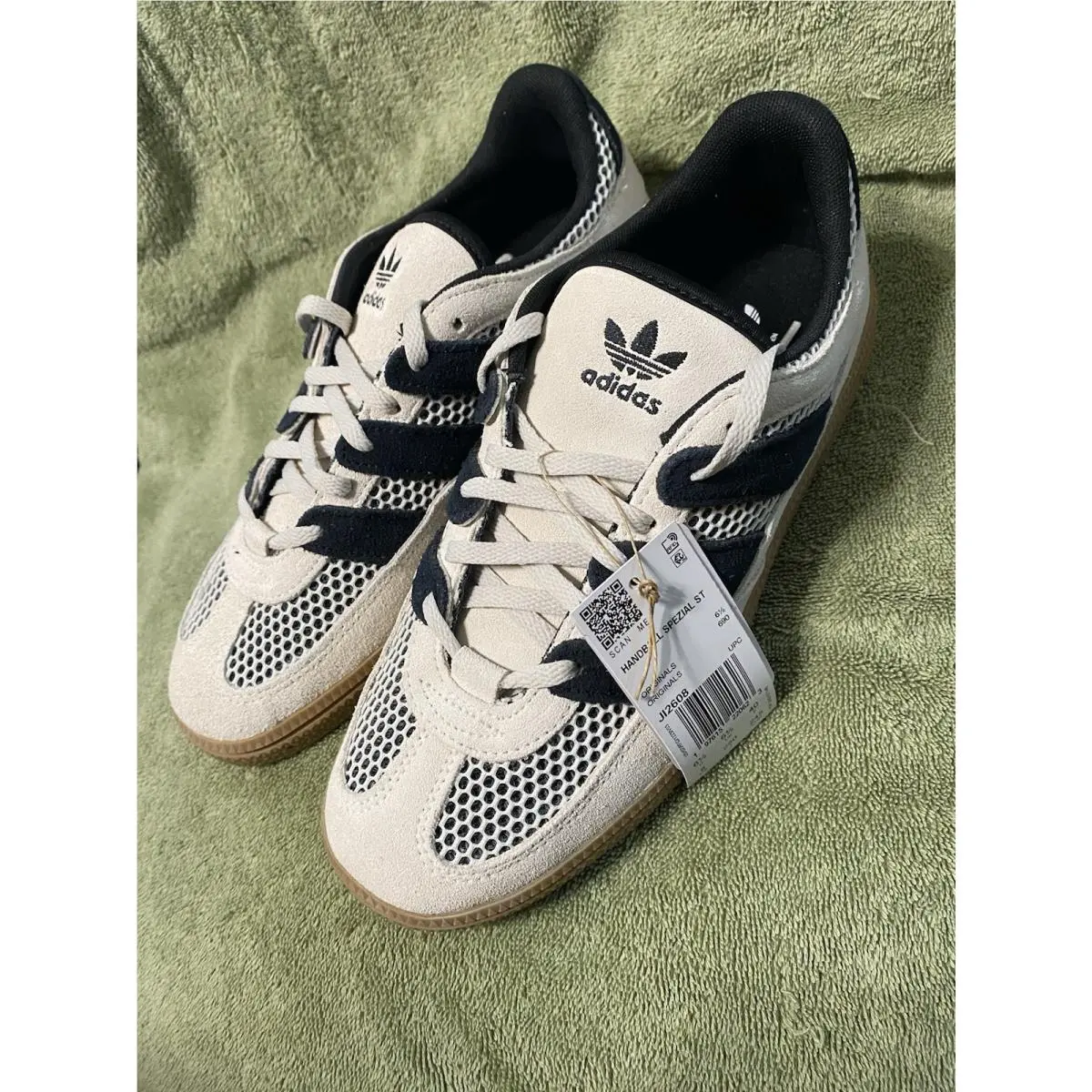 Adidas Size 8 Hardball Spezial Black and White
