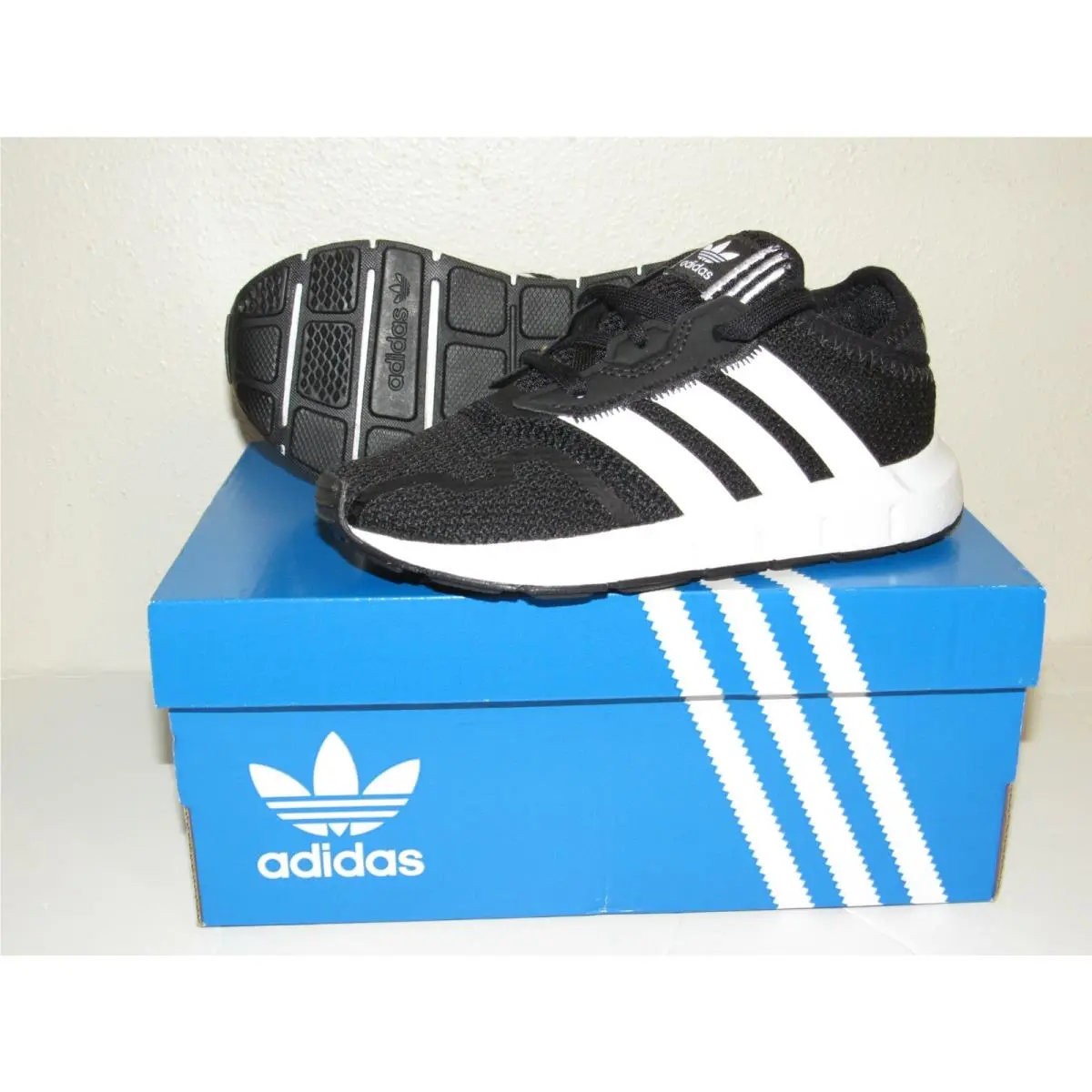 Adidas shoes - adidas Swift Run - Swift Run - Black 3