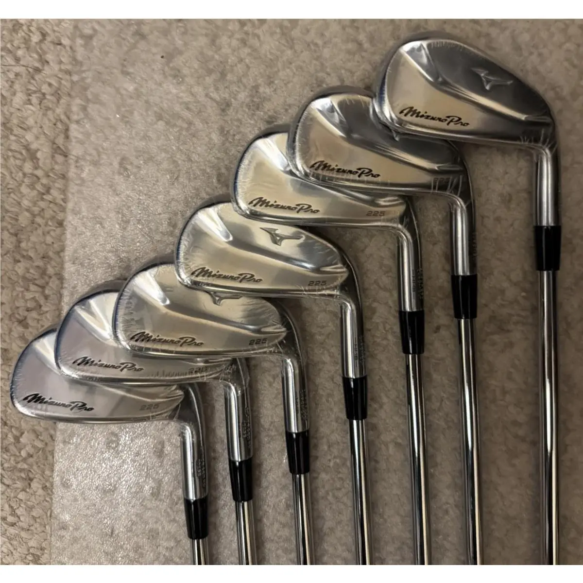 Mizuno Pro 225 Forged Iron Set 4-PW Dynamic Gold S300 Stiff Steel Shaft