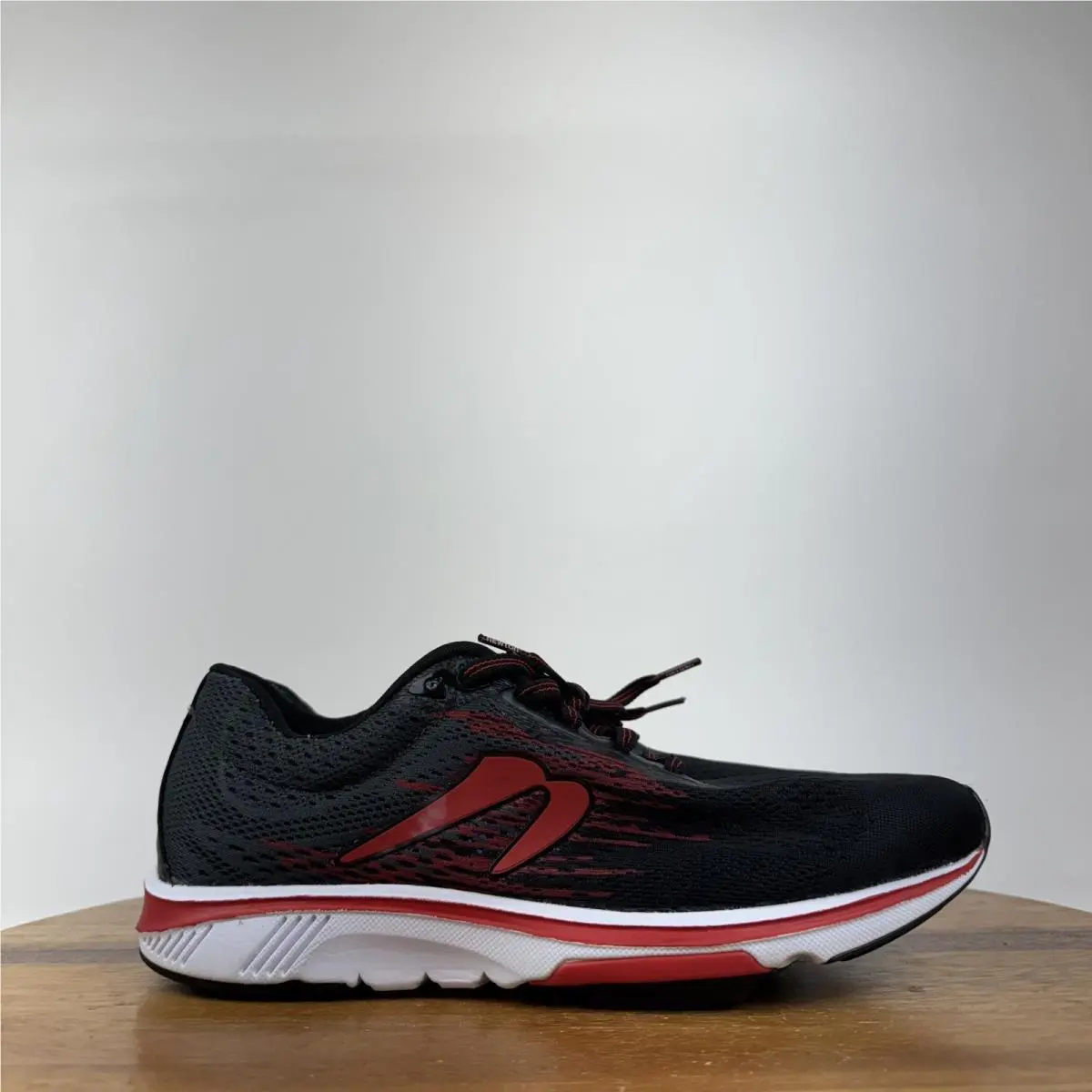 Newton Mens Ton Motion 10 Black Mesh Athletic Running Sneakers Size 8.5 M