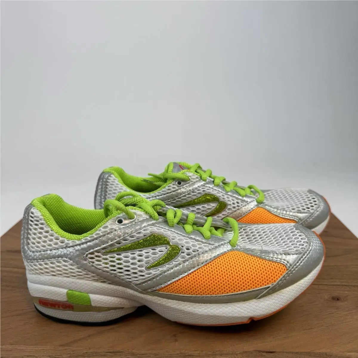 Newton Womens Ton Motus Motion White Neon Athletic Trainer Sneakers Size 7 M