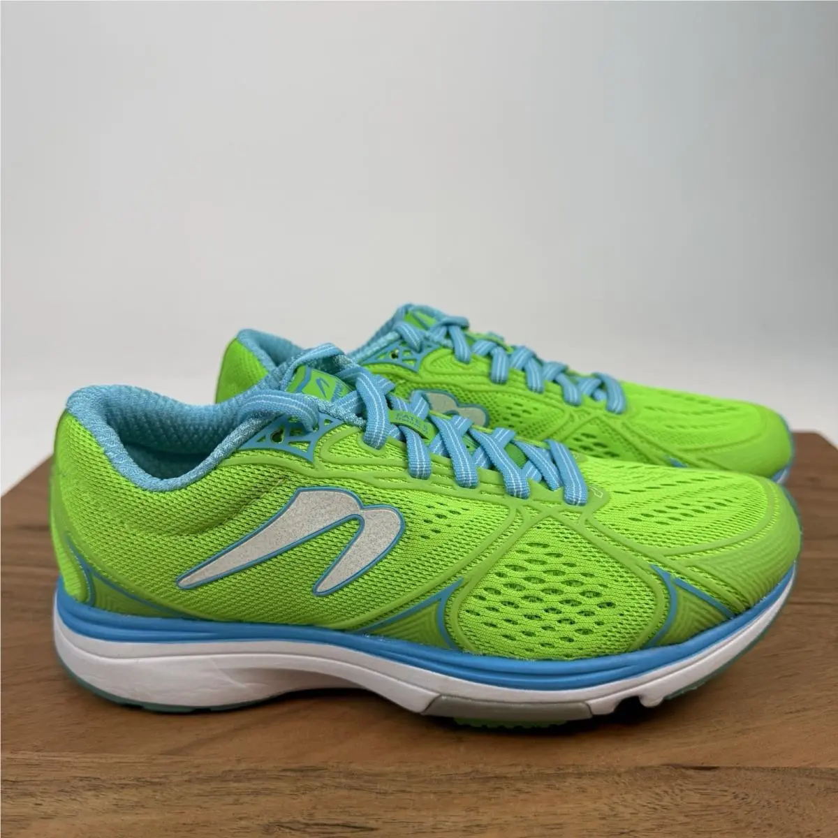 Newton Womens Ton Fate 5 Neon Green Mesh Athletic Sneakers Shoes Size 6 M