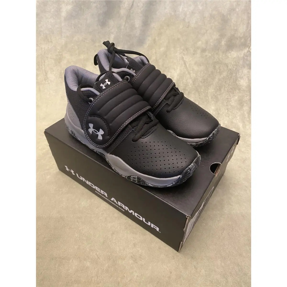 UA GS Zone BB Size 6Y Under Armour Shoe For Kids Unisex
