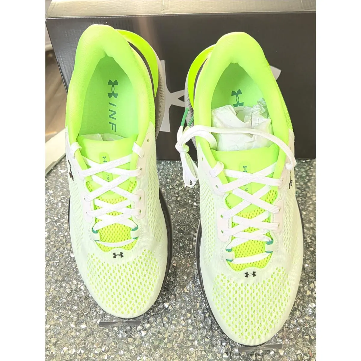 Under Armour Infinite Pro 2 Men`s Size 8 White and Green