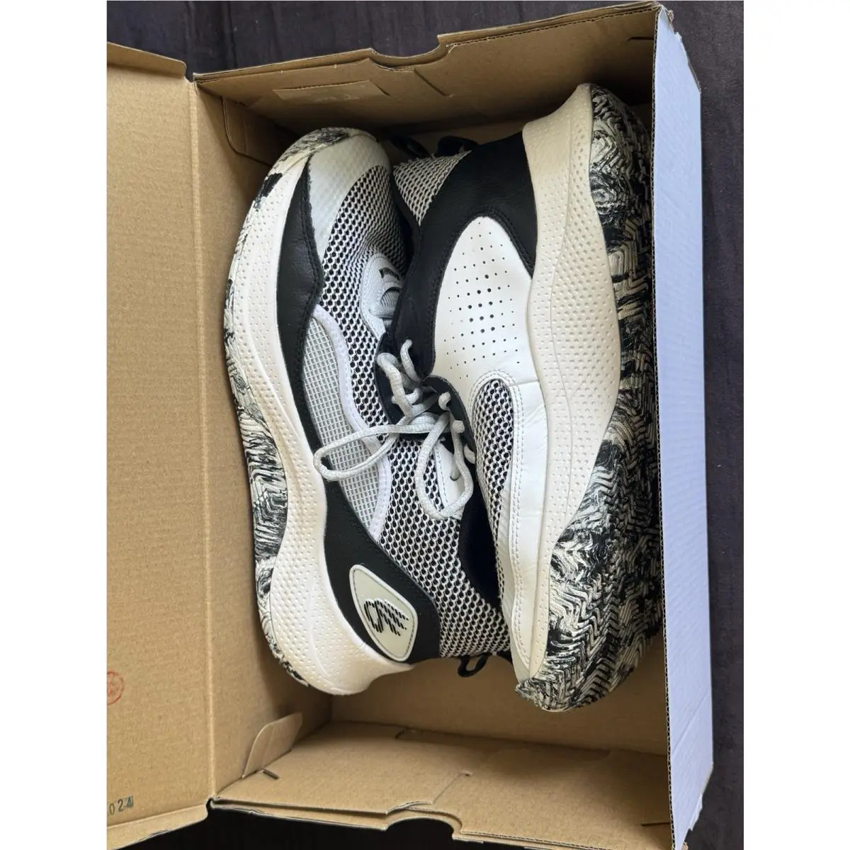 Under Armour Curry 3Z 24 Men’s Size 9.5 White and Black Basketball Sneakers