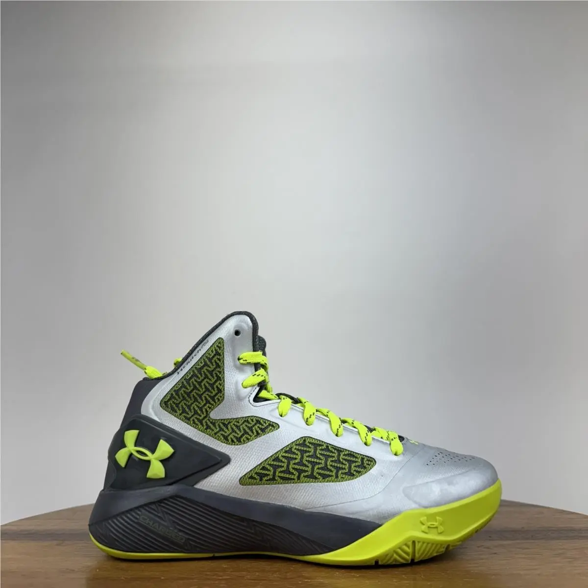 Big Kids Under Armour Clutchfit Drive 2 Multicolor Mid Sneakers Size 4 Y