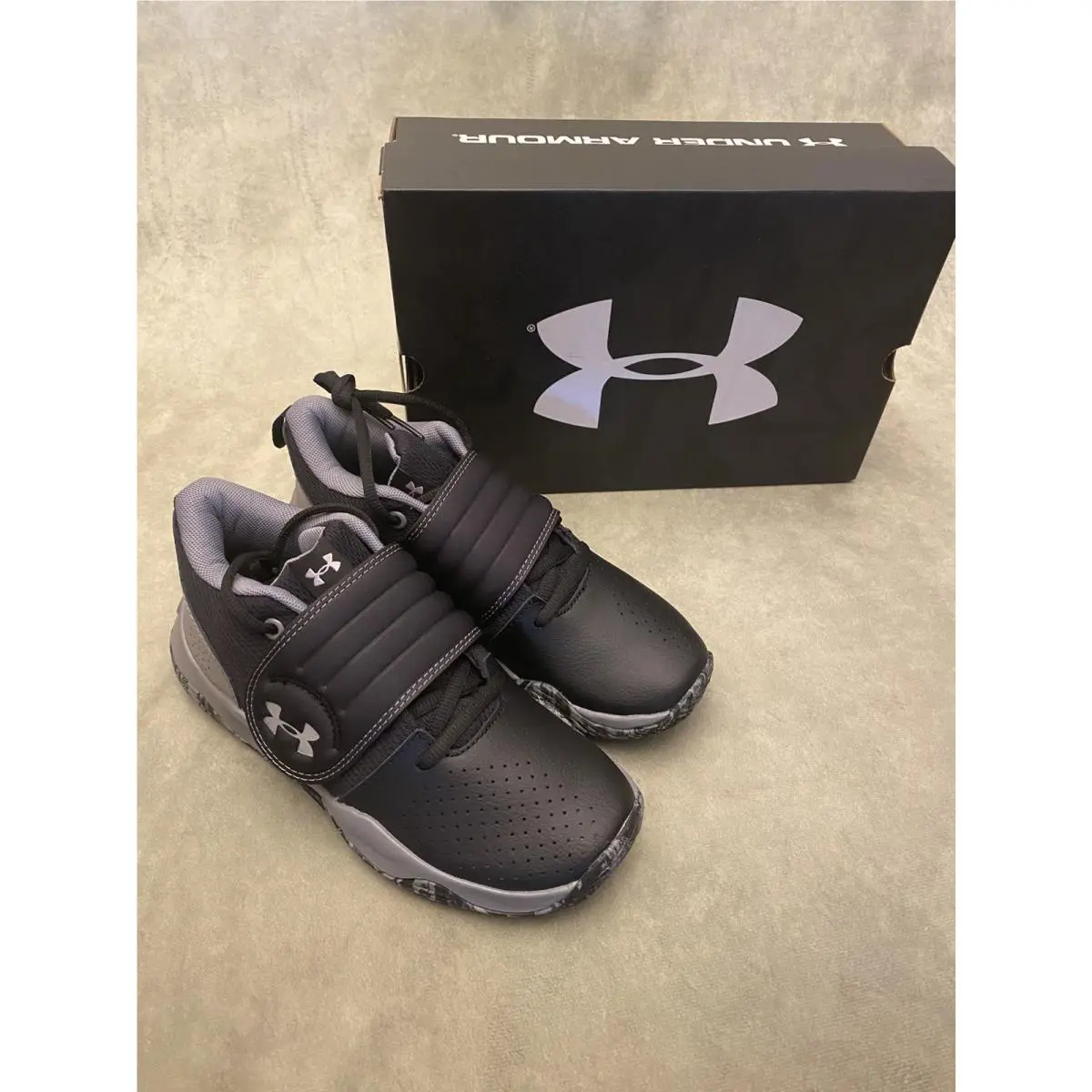 UA GS Zone BB Size 5y Under Armour Shoe For Kids Unisex