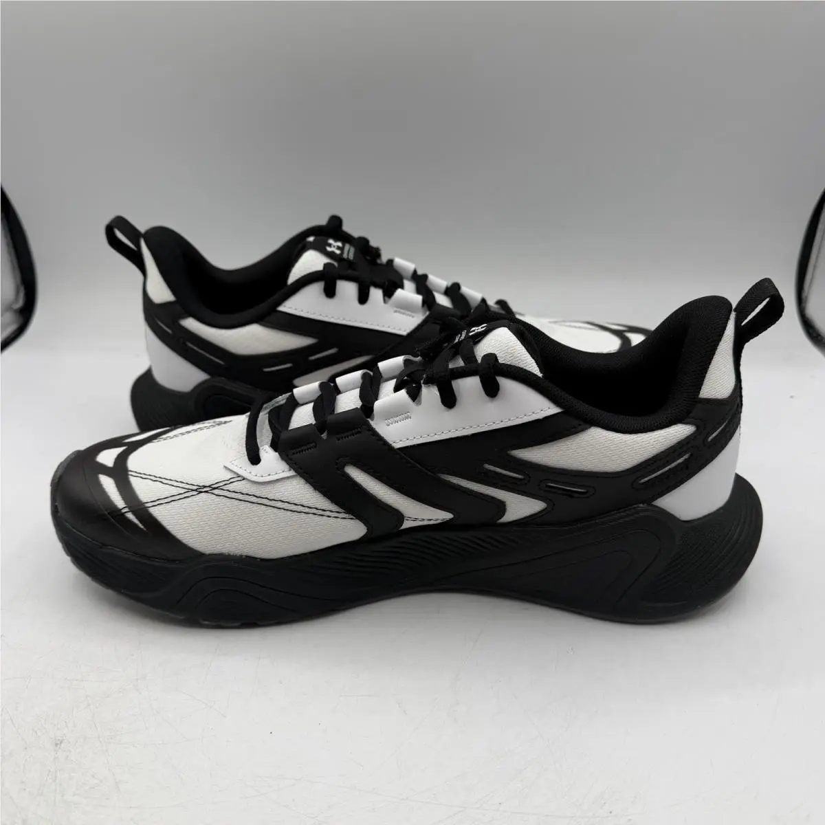 Under Armour shoes - Under Armour Charged Commit TR 5 - White, Manufacturer: White / Black / Venom Red - 103 1