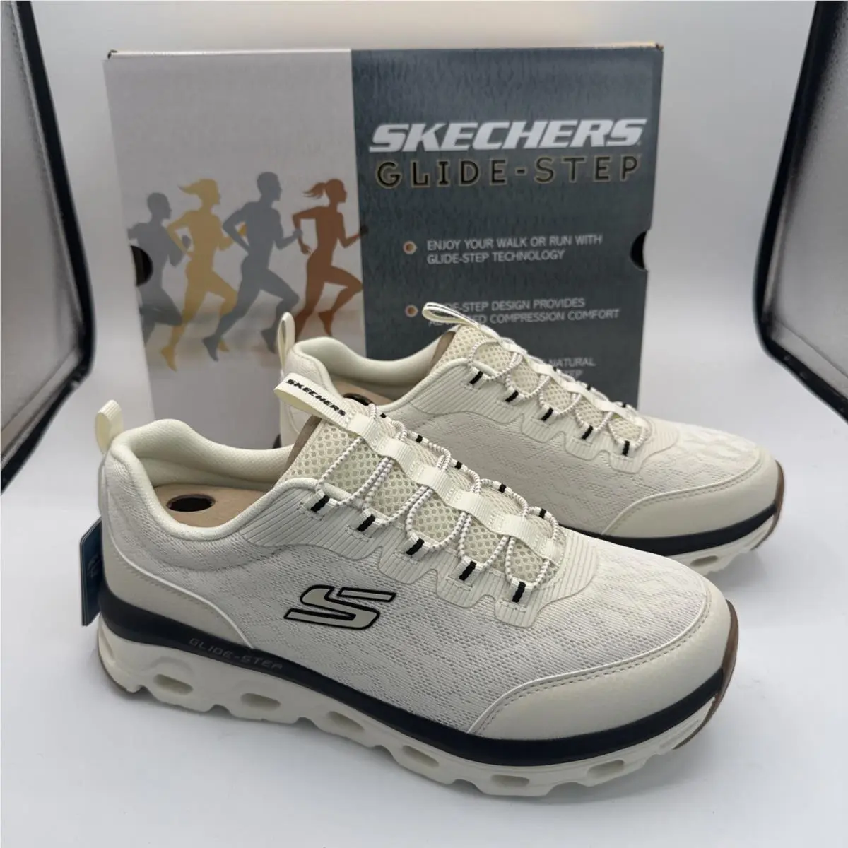 Skechers Women`s 9 Sneakers White Slip On Hands Free Glide Step Comfort 180401