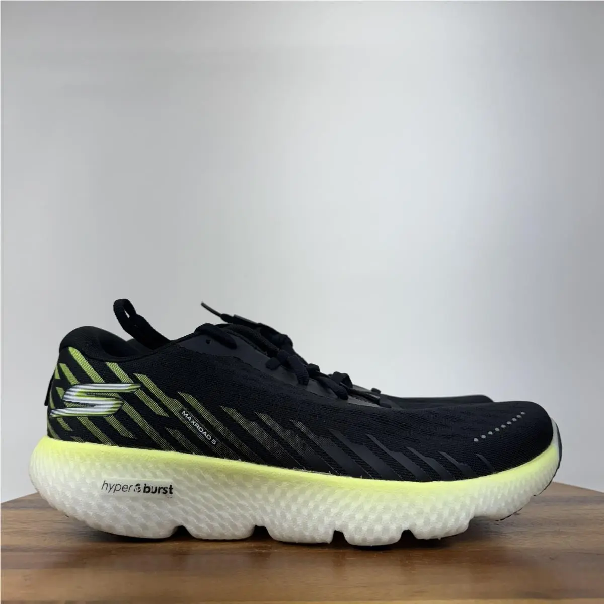 Mens Skechers Go Run Maxroad 5 Black Athletic Sneakers Shoes Size 11.5 M