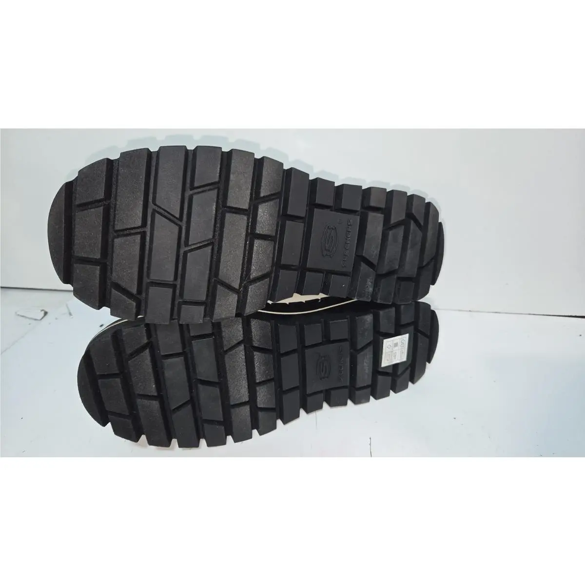 Skechers shoes - White 2